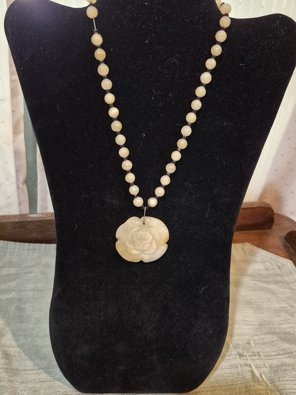 Vintage Yellow Jade Quartzite Carved Rose Pendant Beaded Necklace 19"